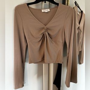 Long sleeve semi-cropped shirt